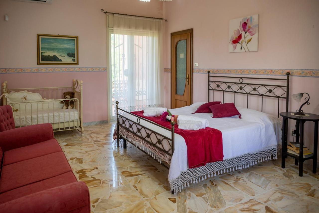 Casa Vacanze Gioia เตรคาสตาญิ ภายนอก รูปภาพ